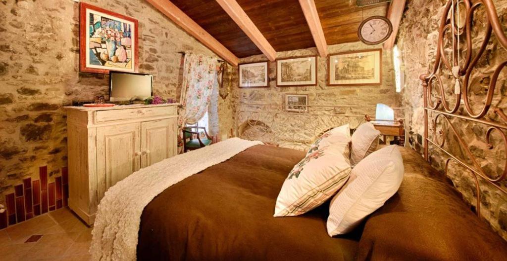 MuntaeCara Hotel Diffuso Apricale Exterior foto