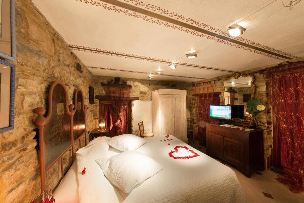 MuntaeCara Hotel Diffuso Apricale Exterior foto
