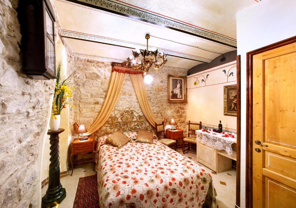 MuntaeCara Hotel Diffuso Apricale Habitación foto